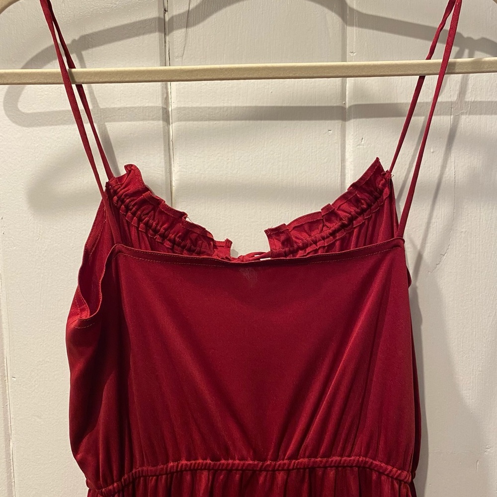 Elegant Red Sleeveless Dress - Picture 6 of 10